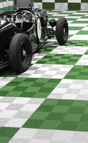 Performance Floor dlažba v zelené a bílé barvě ve struktuře šachovnice